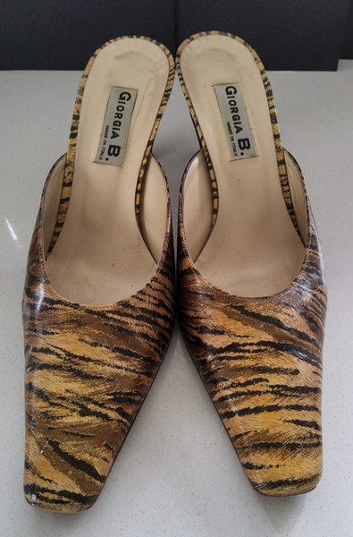 GIORGIA B. LADIES LEATHER ANIMAL PRINT MULES SIZE 8.5