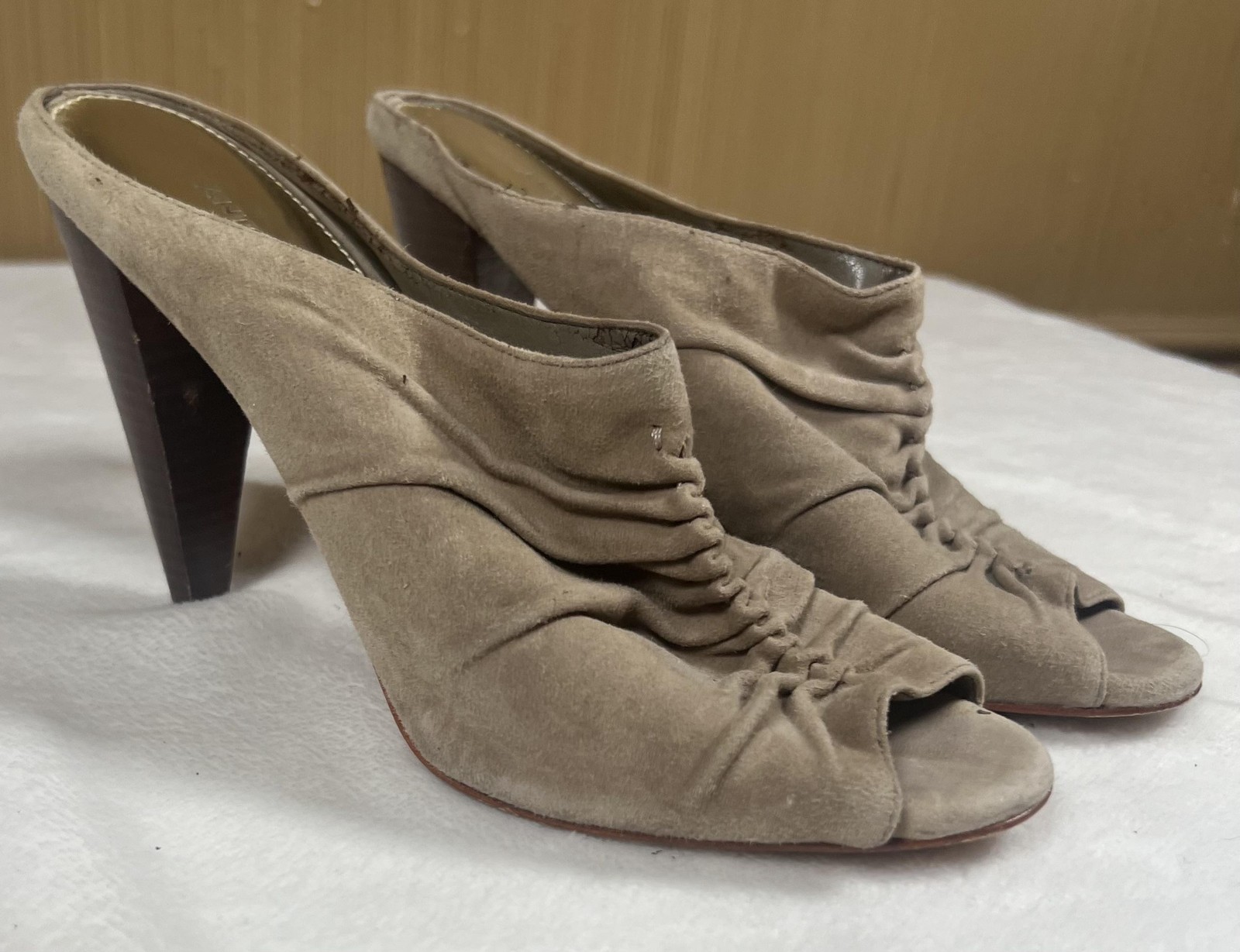 Antonio Melani Mules Womens Size 8.5 Beige Suede Ruched Peep Toe Cone Heel Shoes