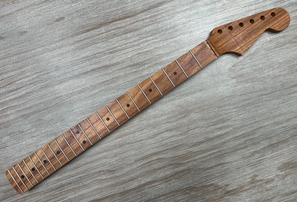 NOS Warmoth Strat 颈部 - Quartersawn 金丝雀,LSR 滚轮螺母,SS 6100 Frets,完好 — 第 3/4 张图片