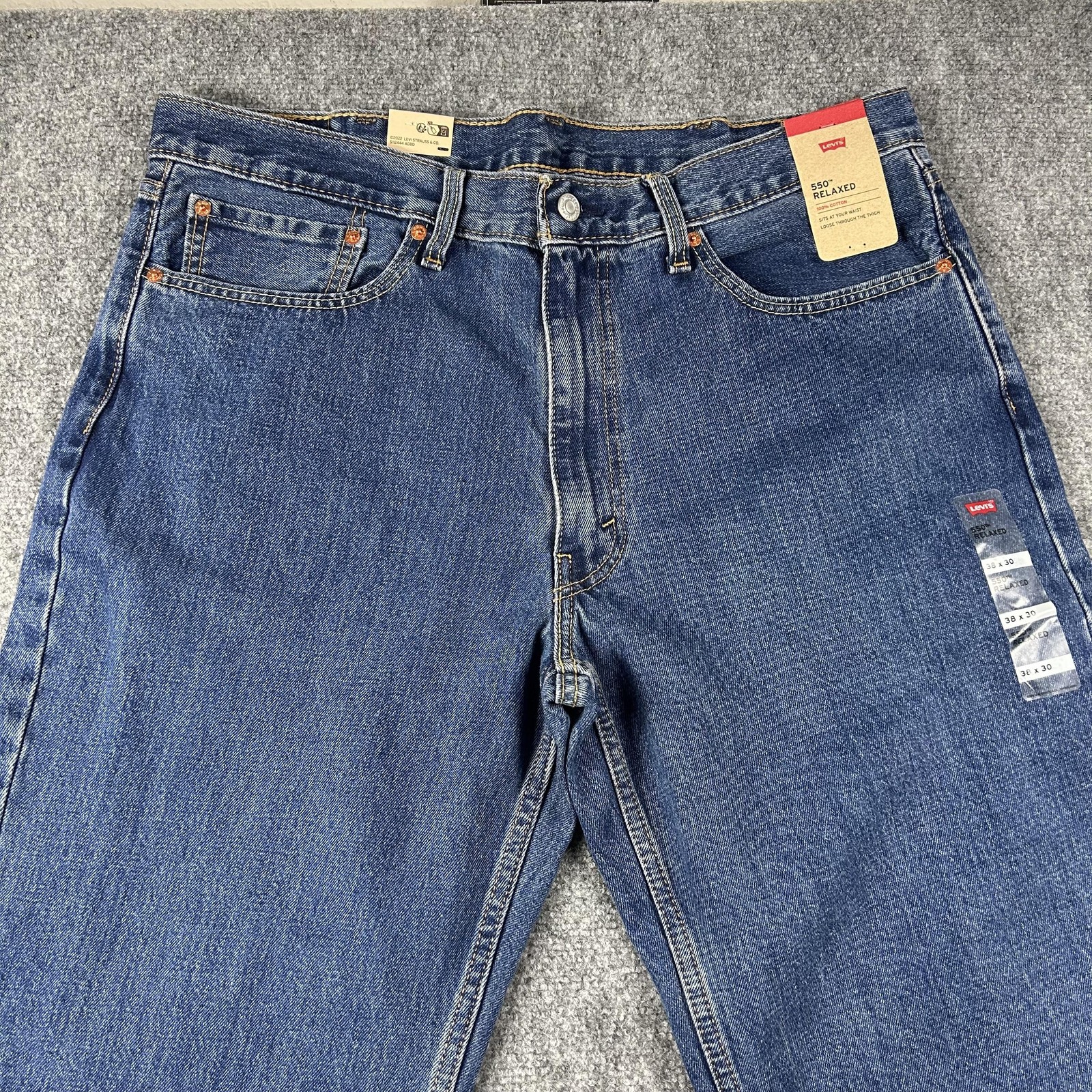 Levi's 550 Jeans Mens 38x30 Blue Relaxed Fit Tapered Medium Wash Denim thumbnail 2