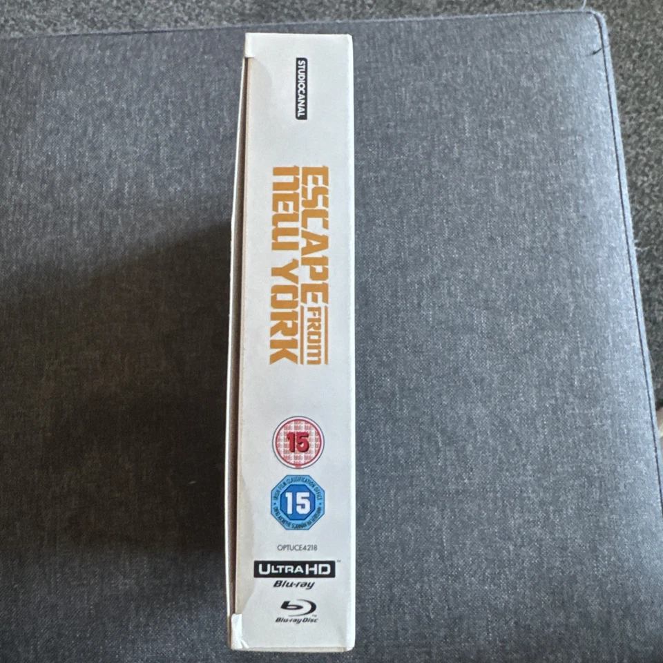 Escape from New York VGC 4K UHD BLU RAY 4 Disc Collectors Edition - Image 2 of 4