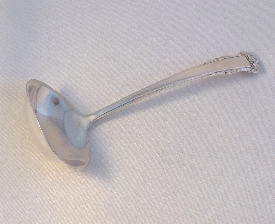English Shell by Lunt Sterling Gravy Ladle- 6"