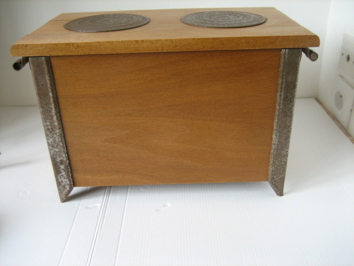 Cuisiniere jouet ancien annees 50 en bois et tole - Collection