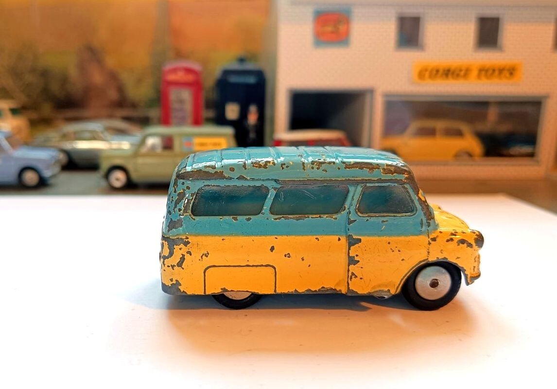 Corgi Toys 404 Bedford Dormobile ミニカー Corgi 404, Bedford Dormobile - Free Price Guide & Review
