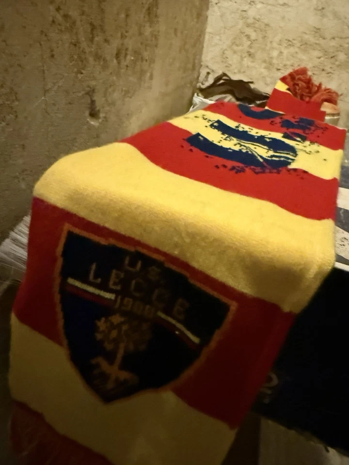 1 SCIARPA LECCE 100% Originale Lecce GIALLOROSSI CALCIO FORZA LECCE - Immagine 3 di 4