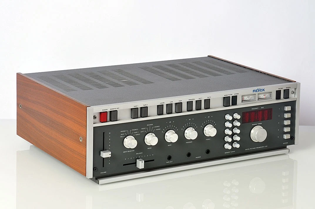 Amplificador Sintonizador FM Digital Revox 720