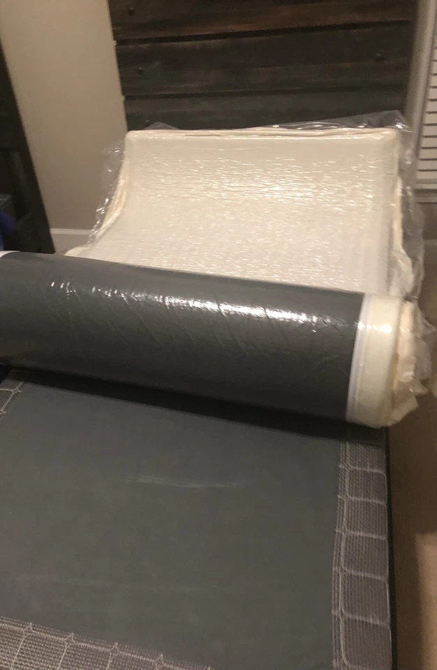 Colchón doble de espuma viscoelástica Ashley Sleep cromado de 12 pulgadas Foto 3 de 4