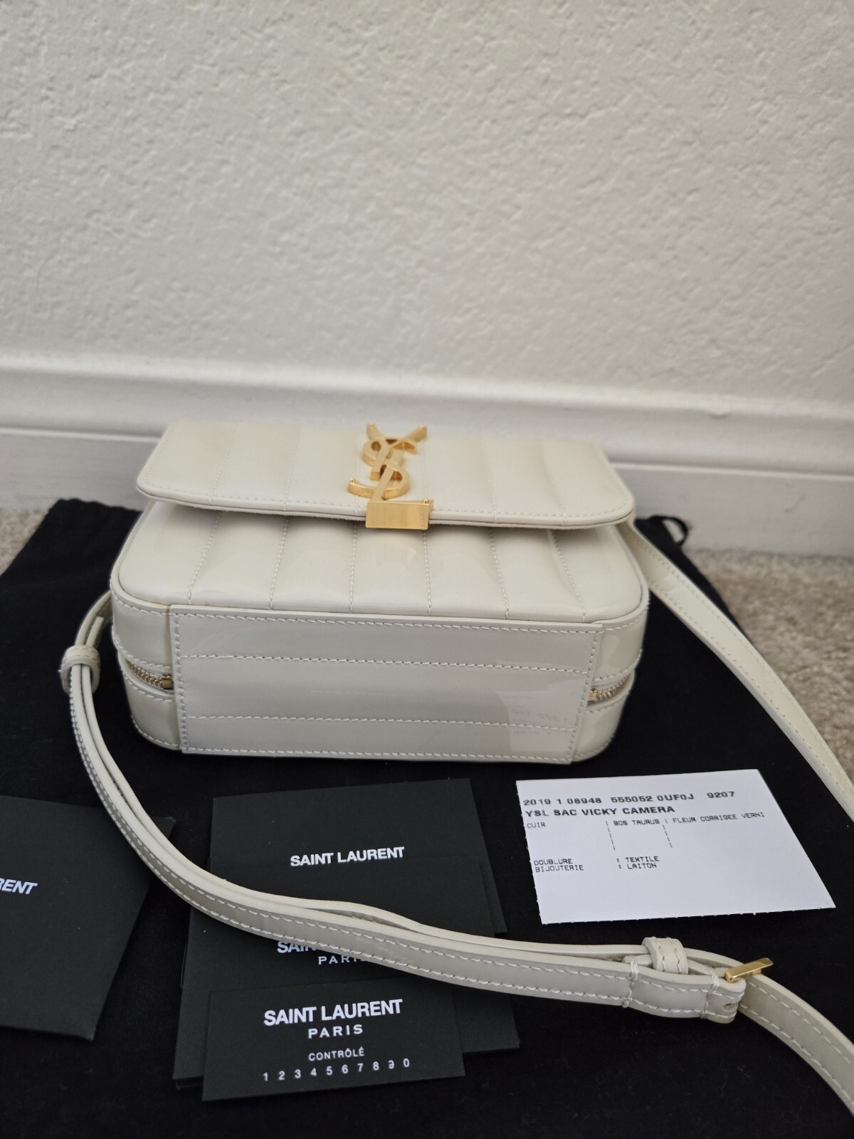 SAINT LAURENT Borsa a tracolla YSL Vicky in pelle verniciata bellissima