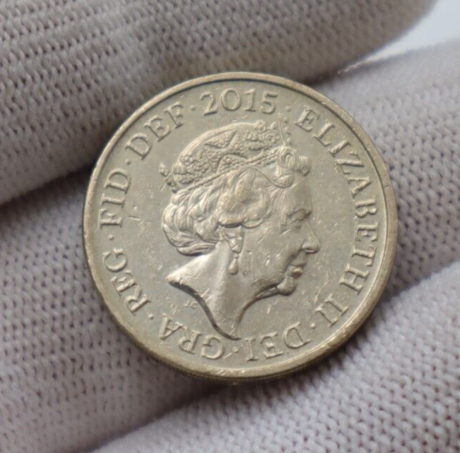 UK GB English Queen Elizabeth II One Pound £1 2015 Circulated