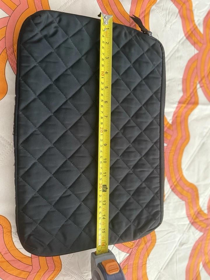 NUEVO SIN USAR - Funda para portátil Vera Bradley negra con asa - Patrón floral en el interior Foto 3 de 4