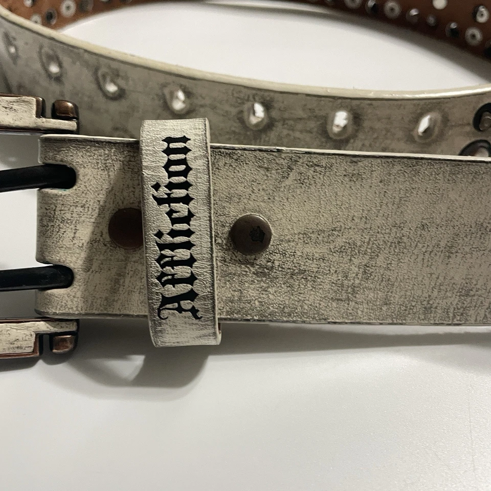 Affliction Unisex White Leather Two Straps Size Small 40x1.75 Grunge Y2K Studded - Image 3 of 4