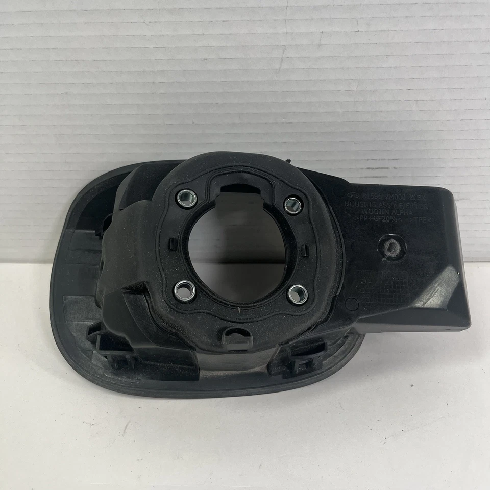 NUEVO 2013-2016 HYUNDAI GENESIS CUPÉ CARCASA DE LLENADO DE COMBUSTIBLE 81595-2M000 OEM Foto 4 de 4