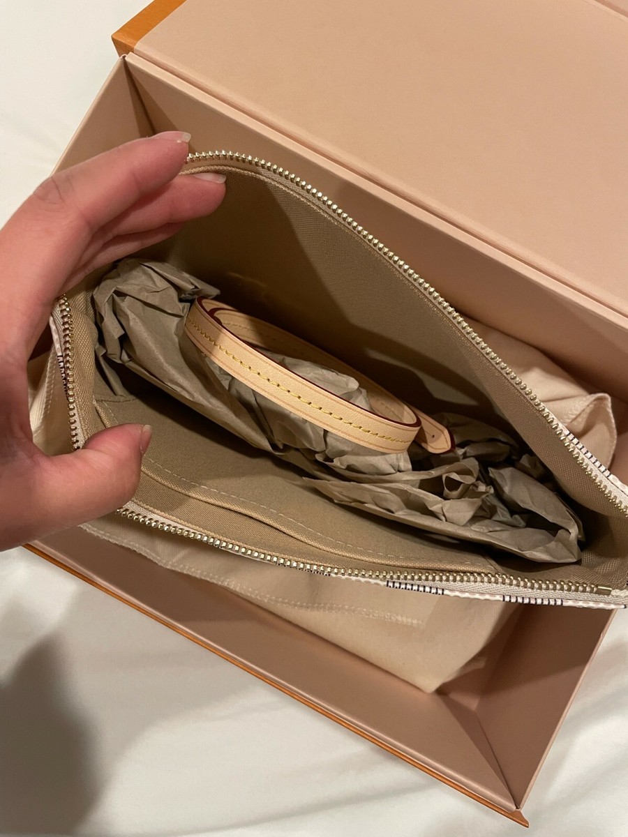 美品未使用【LOUIS VUITTON】ネクタイ CRAV ECU BEIGE 美品未使用【LOUIS VUITTON】ネクタイ CRAV ECU BEIGE