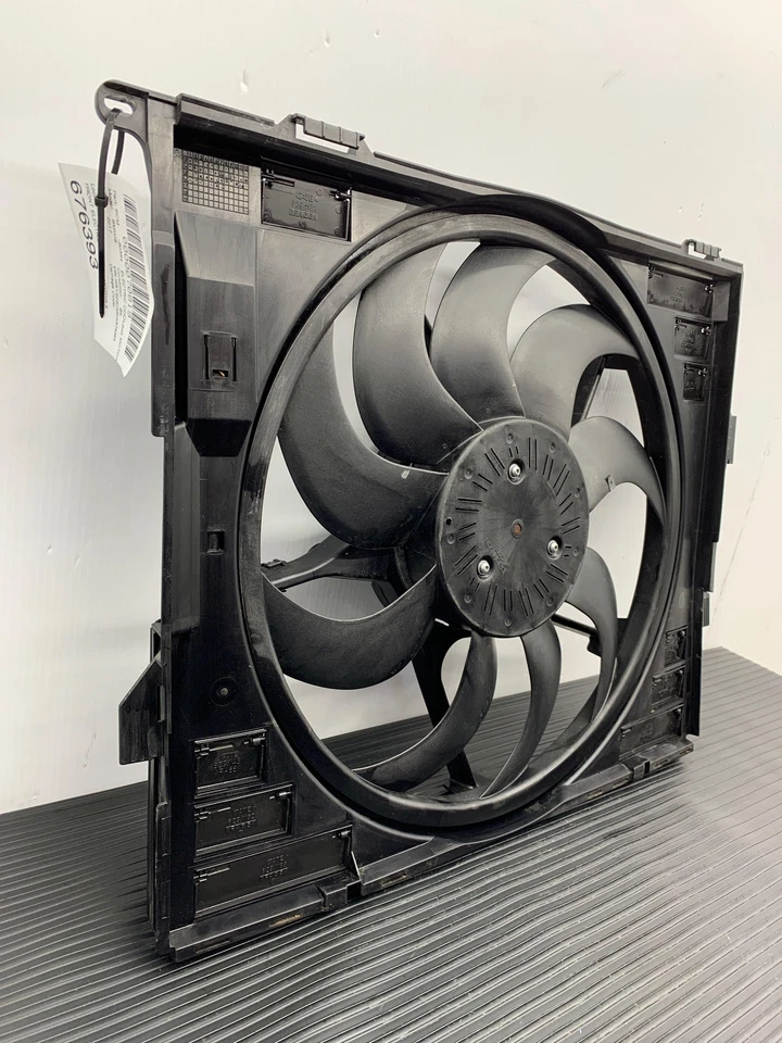 BMW I8 2014-2019 OEM motor de refrigeración eléctrico delantero 8626114 Foto 2 de 4