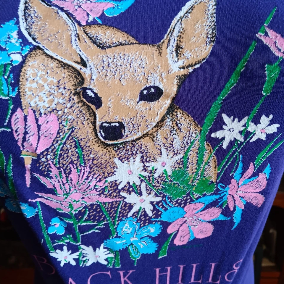 Camiseta vintage de los años 90 para mujer Black Hills SD X-pequeña púrpura Jerzees bebé ciervo Foto 2 de 4