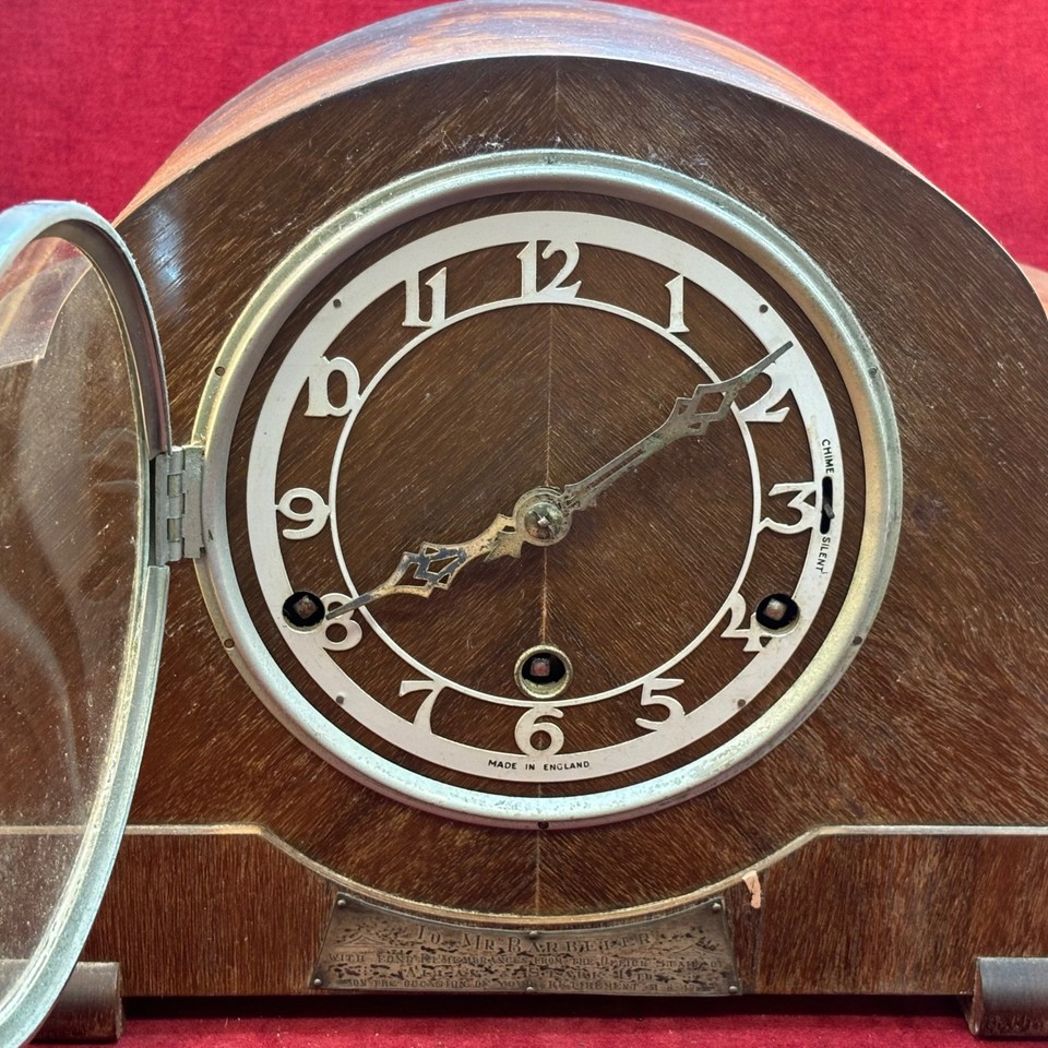 Antique Vintage 1943 Wooden Mantel Clock Made in England (7E) MO8763