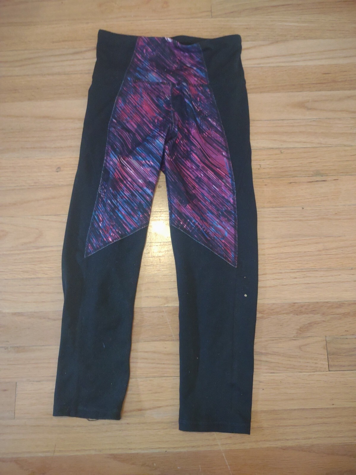 как выглядит Champion Duo Dry Workout Leggings Black With Purple Design In Center фото