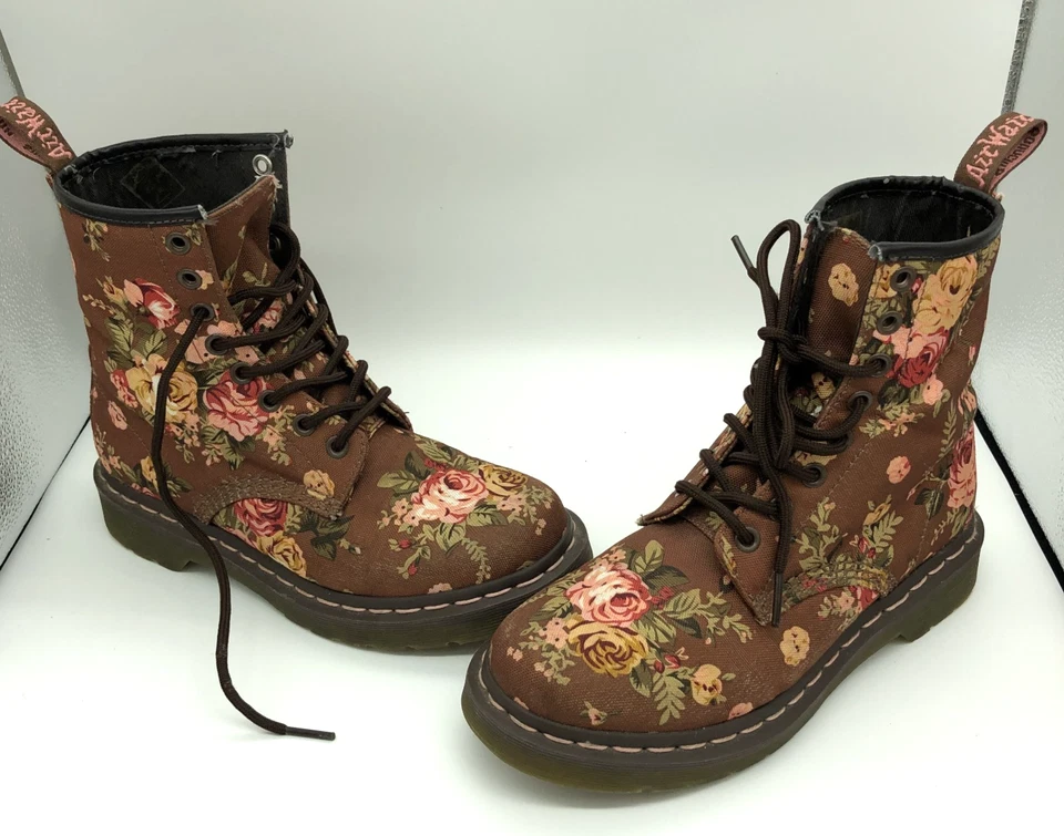Botas de combate Dr Martens 1460 Victorian Roses de lona floral para mujer 6 marrón rosa Foto 3 de 4
