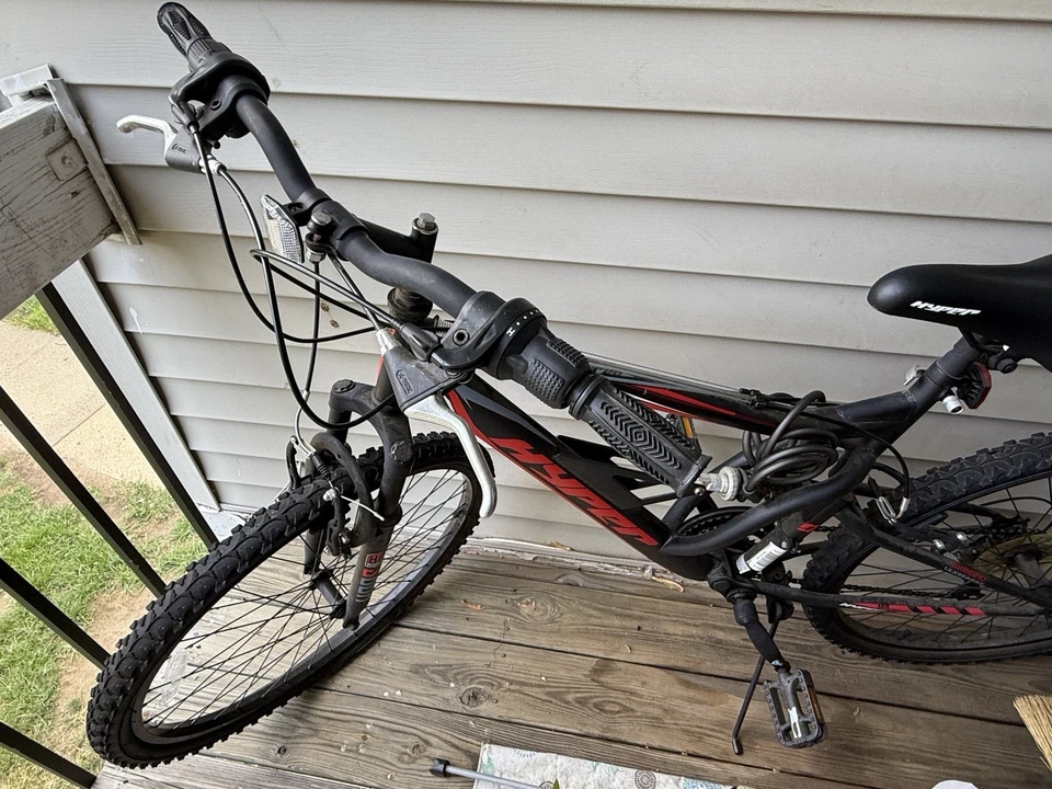 Hyper Shocker 26 inch Mountain Bike for Men - Black/Red - Image 2 of 4