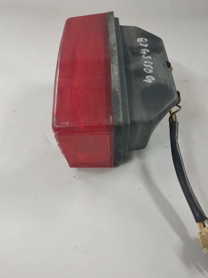 Задний комбинированный фонарь 1983 Suzuki GS650G 35720-11430 - Изображение 4 из 4