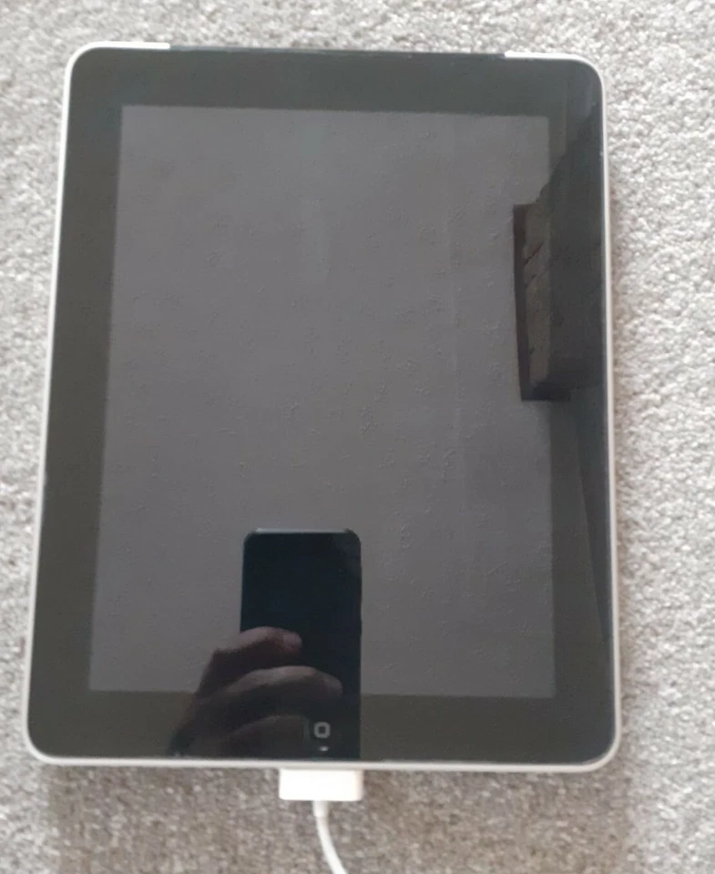 Apple iPad (1st generation) · 64GB · Cellular, photo 4 of 5