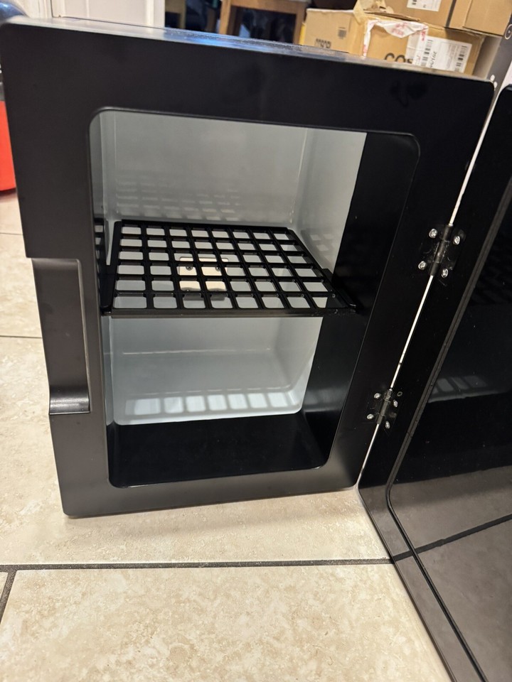 Russell Hobbs RH8CLR8001S 8L Table Top/Mini Fridge Silver