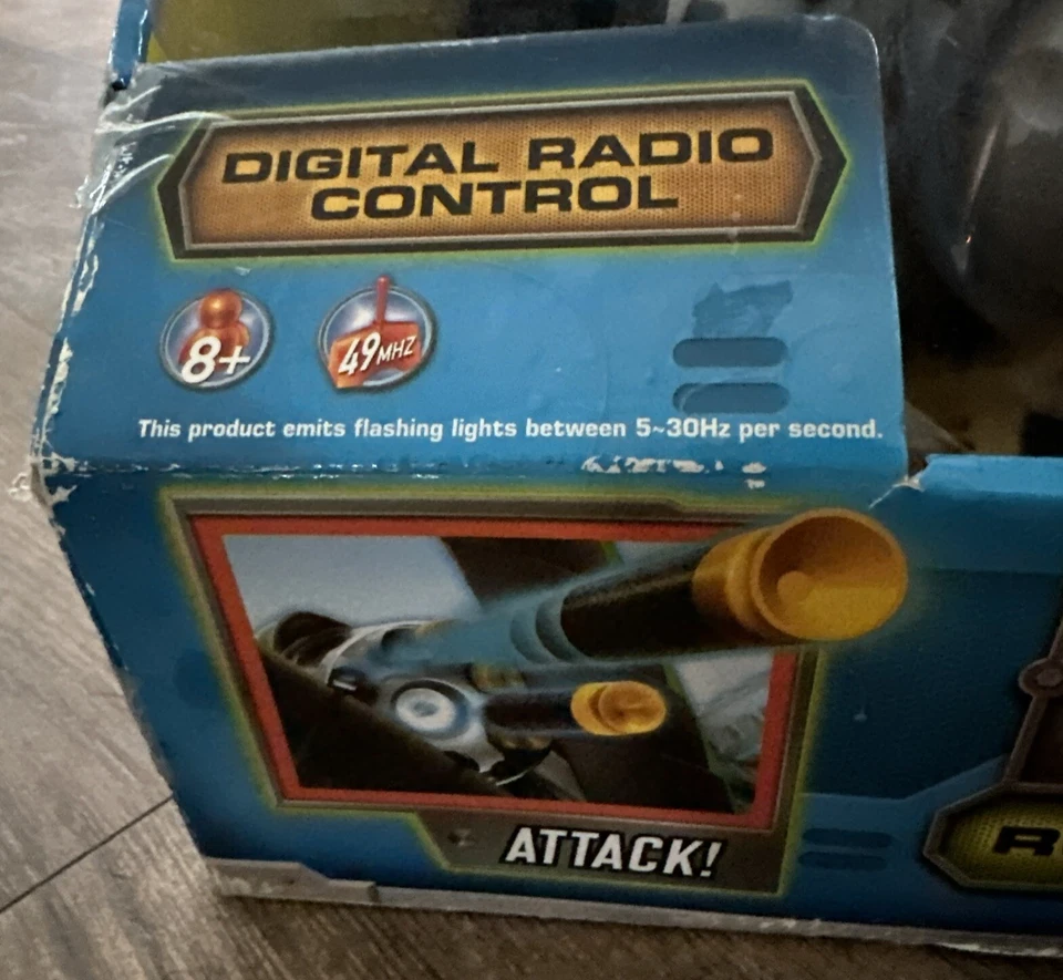 Tyco RC N.S.E.C.T. Force Robotic Attack Creature Mattel Bug Vintage New In Box! - Image 3 of 4