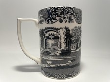 Tazza italiana Spode Black, che presenta l'iconica scena della campagna italiana