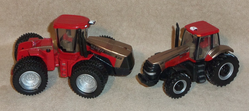Ertl Case IH - GOLD Signature Dealer Edition: 305 Magnum & Steiger 535 Tractors