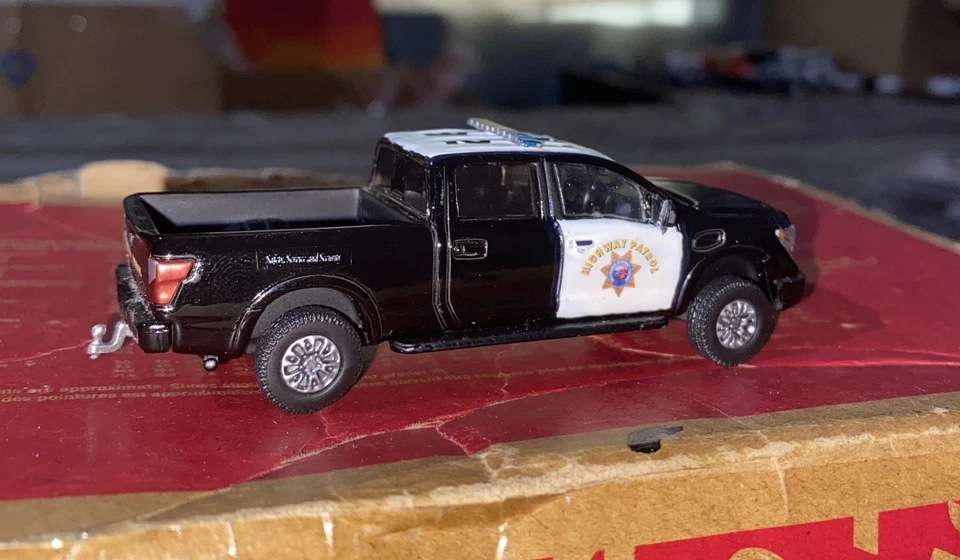 1/64 Kitbash Titan Police Pursuit California Highway Patrol CHP DOT Panda Bear Foto 3 de 4