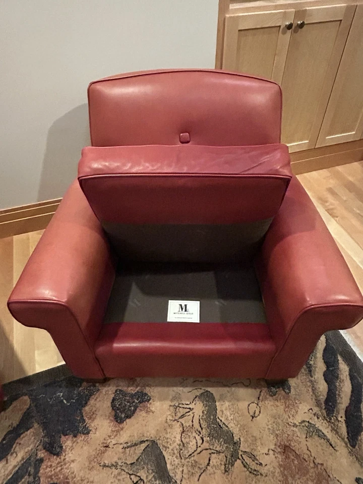 Sillas de club Mitchell de cuero dorado en rojo veneciano.  Juego de dos usados.    Foto 3 de 4