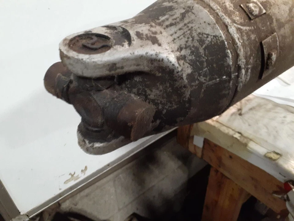 Rear Drive Shaft 135" Wb Regular Van 4 Speed Fits 03-06 EXPRESS 2500 VAN 1883145 - Image 3 of 4