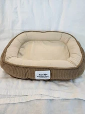 SMALL PET BED, BRAND NEW SZ. 15 X 18 BY HIPI LIFE