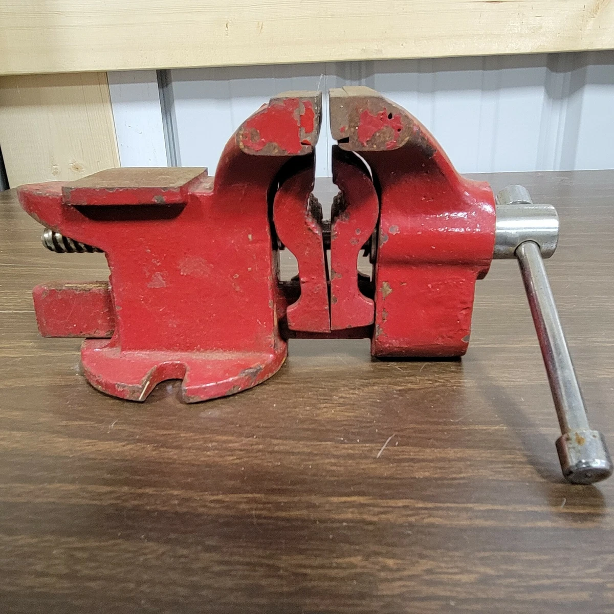 Red bench vise deals