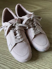 womens sneakers size 6.5 coral Creme Flecked rubber Teasure & Bond Monroe Fab BN