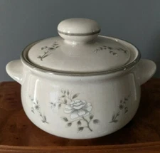 Southampton Stoneware Collection/Cook Ware/Oven/Table/Freezer Covered Bowl/Pot