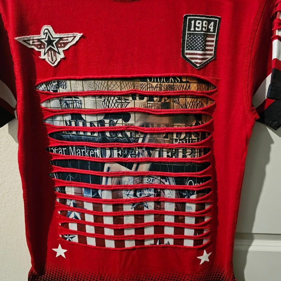 Camiseta Bleecker Mercer Roja Gráfica Para Hombre Pequeña Envejecida Estampado Bandera Americana Foto 3 de 4