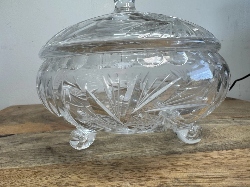 ANTIGUO PLATO DE CARAMELO DE CRISTAL CORTE STARBURST AMERICANO BRILLANTE CON TAPA 3 PIES Foto 3 de 4