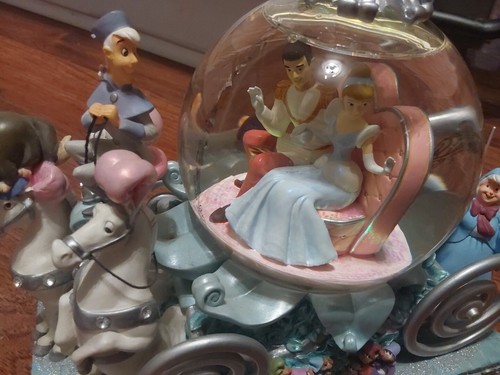 Disney Snow Globe - Cinderella's Carriage - 50th Anniversary - "So This is Love" - Picture 3 of 12