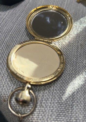 Vintage Estee Lauder Gold Tone Scroll Metal Pocket Watch Style Makeup Compact. - Picture 2 of 12