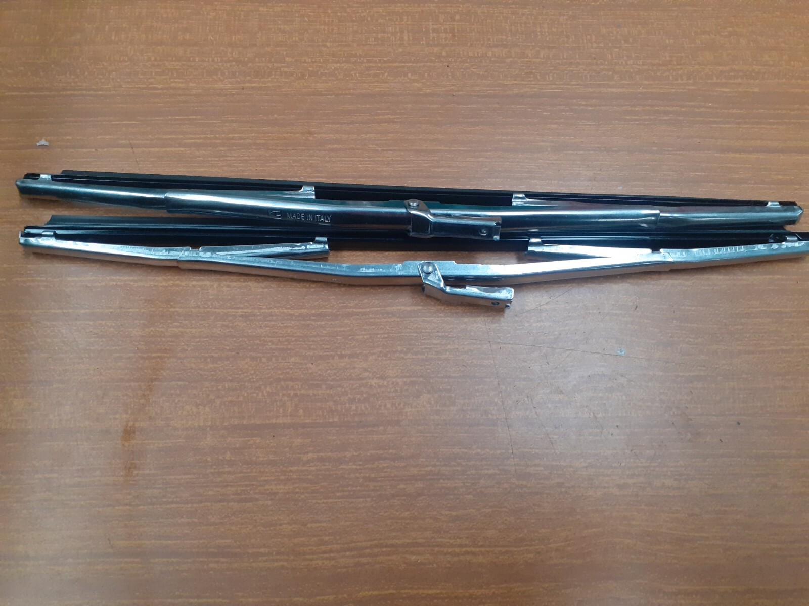 Alfa Romeo GIULIETTA SPIDER pair of chrome wiper brushes 285mm