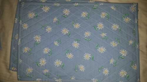 4 tappetini trapuntati stampa margherita blu cipria 12" x 18" + 4 sottobicchieri 4" mq Nuovi - Foto 5 di 5
