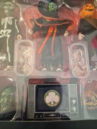 Halloween 3: Season of the Witch - 8 inch Scale Clothed Action Figure Set - Picture 10 of 14