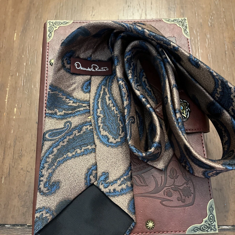 Corbata clásica vintage Oscar De La Renta Castner Knott bronce brillante cachemira usada en excelente estado Foto 4 de 4