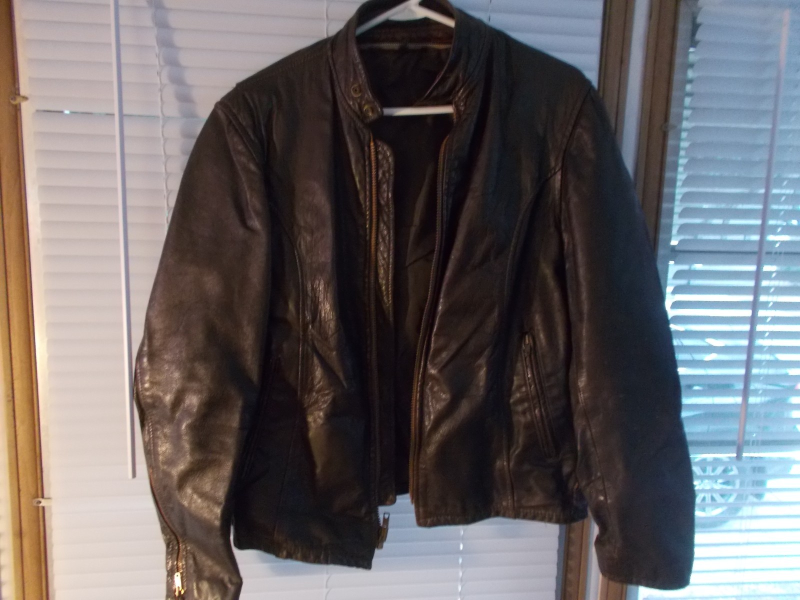 BROWN LEATHER JACKET MEN SMALL - image 1