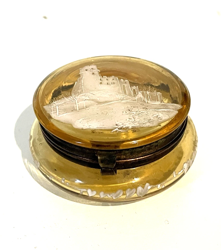 Ancien pilulier en verre émaillé décor de chateau. - Photo 2/4