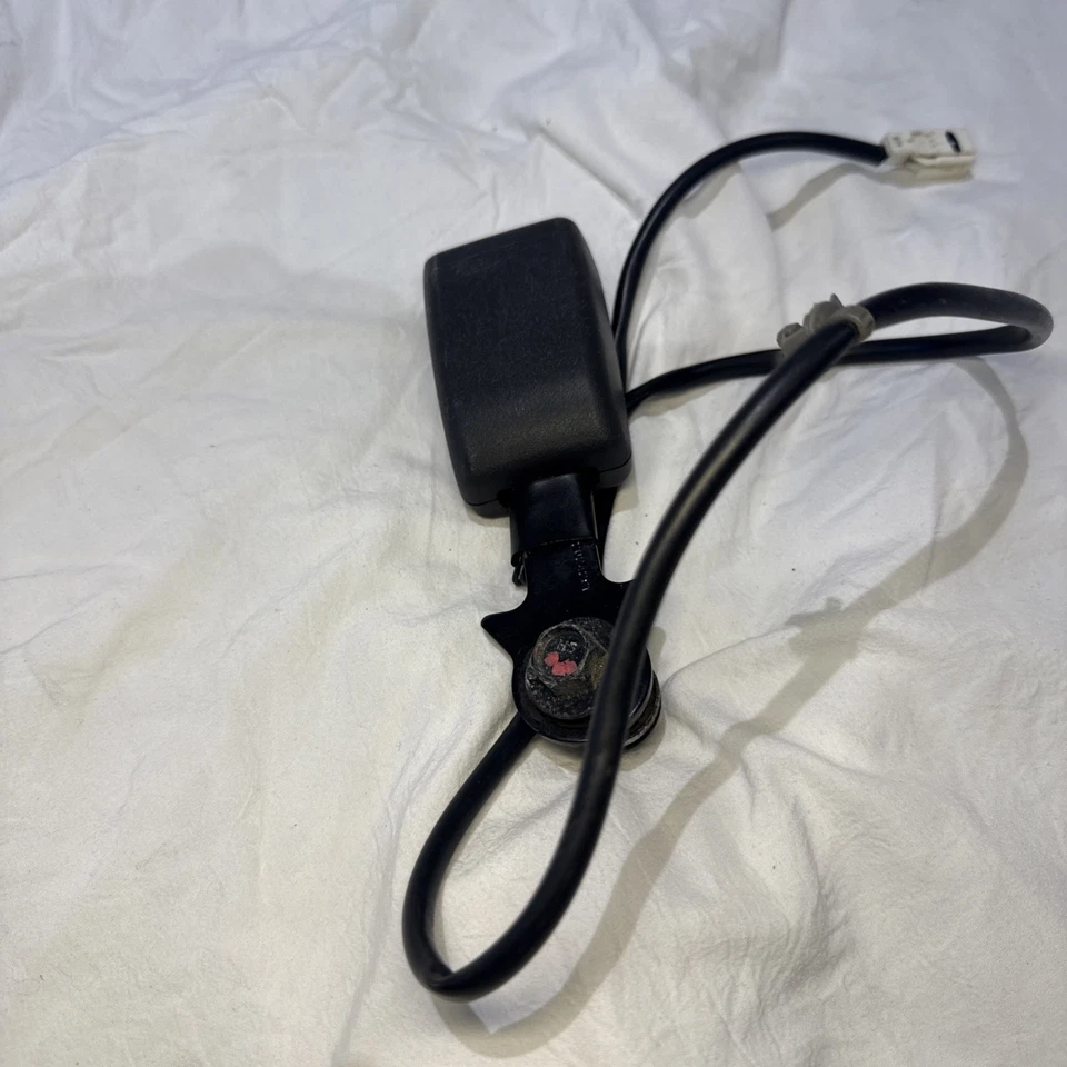 🔥 2011-2015 Nissan Titan передний водитель или пассажир стороне ремня безопасности пряжка OEM - Изображение 2 из 4