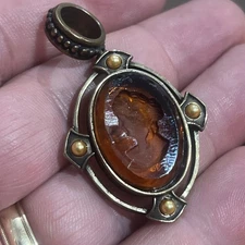Extasia Victorian Etched Intaglio Cameo Amber Art Glass Pearls  Pendant