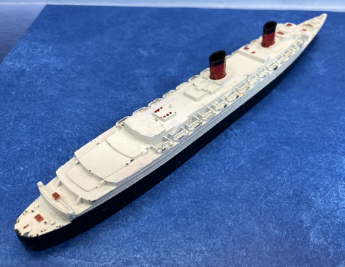 Tri-Ang 702 RMS QUEEN ELIZABETH 1/1250-1/1200 UK Ocean Liner metal Ship Model - Picture 7 of 14