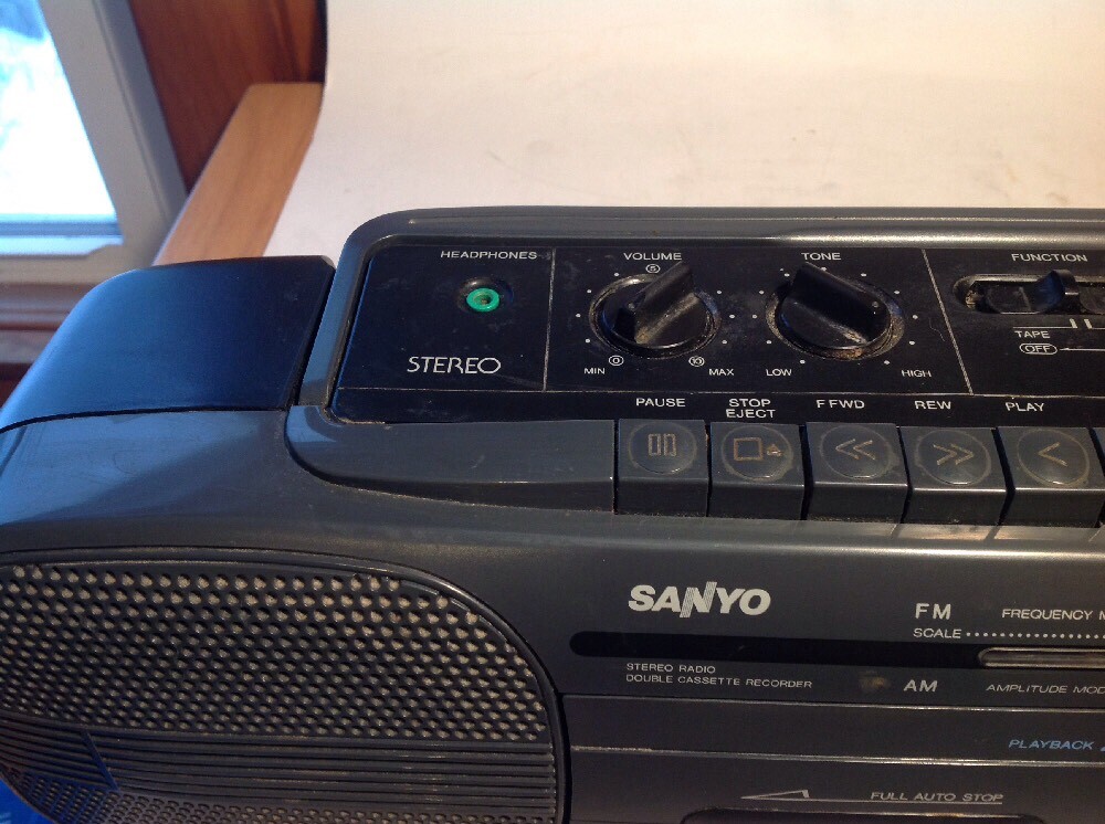 Vintage 1988 Sanyo M W707 Radio Dual Cassette Stereo Boombox Vintage 1988 Sanyo M W707 Radio Dual Cassette Stereo Boombox